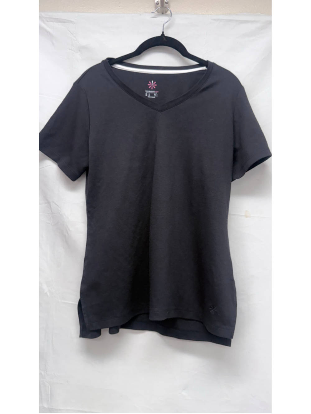 Women's Isaac Mizrahi Live Black V-Neck Short Sleeve Tee Size M